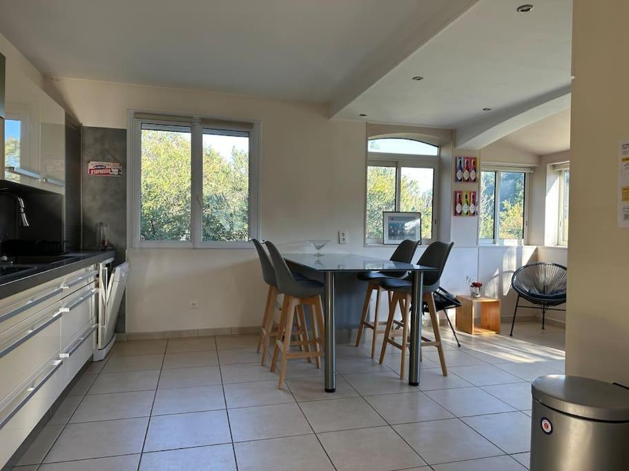 La Maison De Pierres Onches Hébergement de vacances